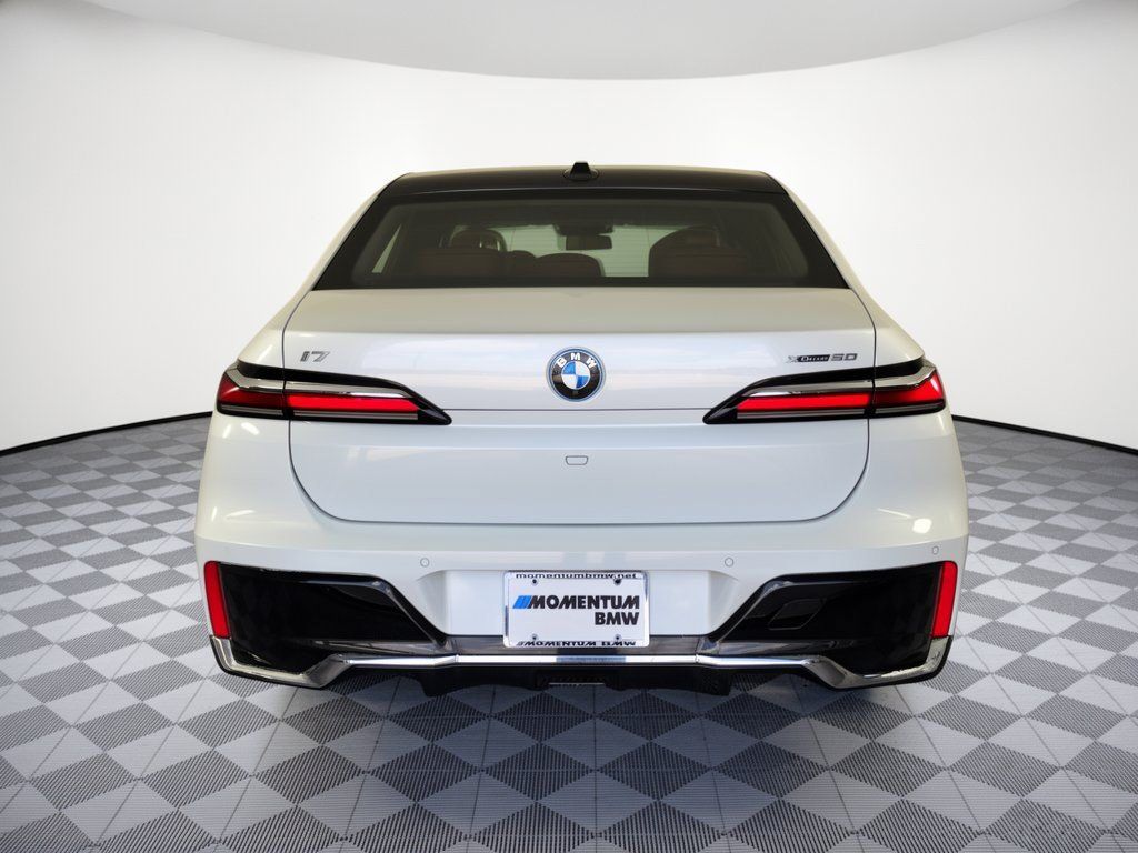 Certified 2023 BMW i7 xDrive60 AWD/4WD image 11