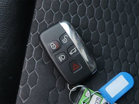 Used 2019 Land Rover Discovery Sport SE image 30