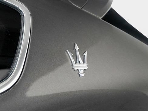 Used 2022 Maserati Levante GT AWD/4WD image 28