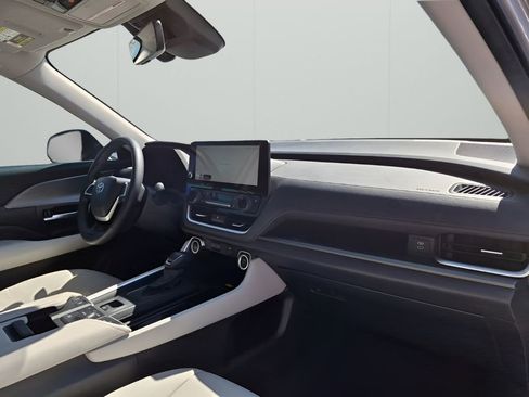 Used 2024 Toyota Grand Highlander XLE image 14