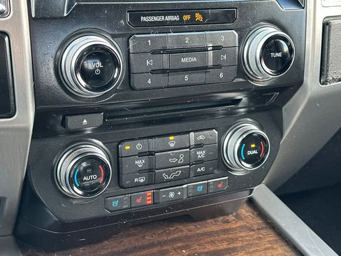 Used 2015 Ford F150 Platinum w/ Equipment Group 701A Luxury image 19