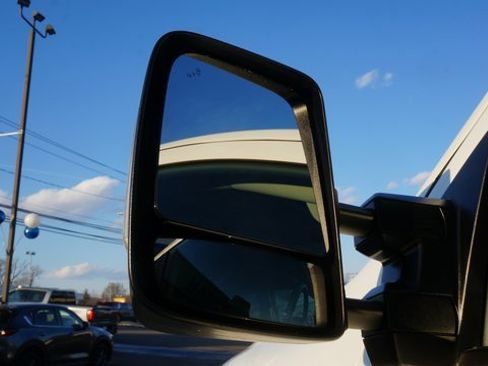 Used 2024 Nissan Titan SV w/ SV Convenience Package image 70