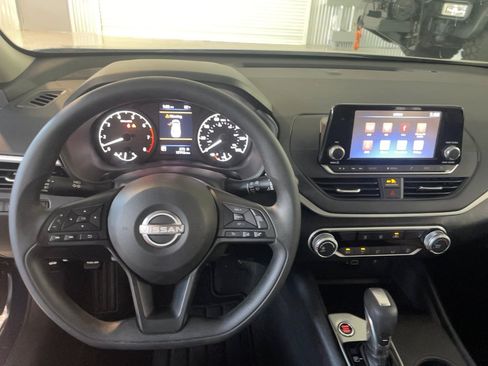 Used 2024 Nissan Altima 2.5 S FWD image 10