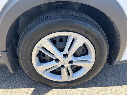 Used 2023 Nissan Kicks S FWD image 9