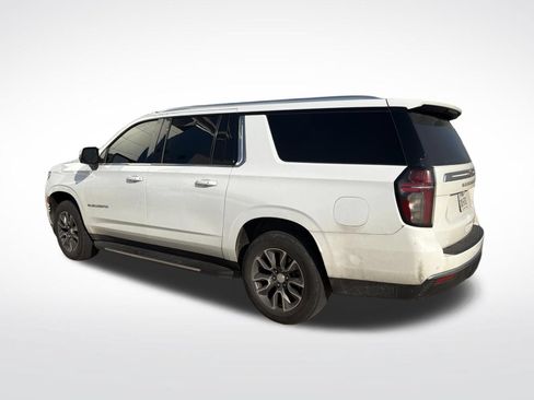 Used 2023 Chevrolet Suburban LT w/ Luxury Package AWD/4WD image 2