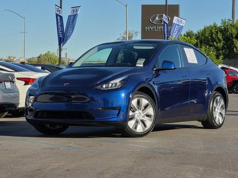 Used 2023 Tesla Model Y AWD image 2