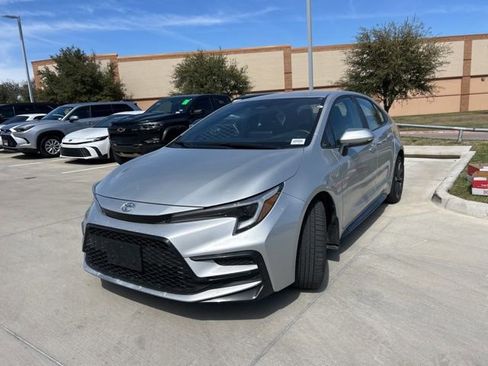 Used 2025 Toyota Corolla SE image 7