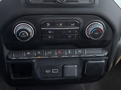 Used 2022 Chevrolet Silverado 1500 Custom image 17