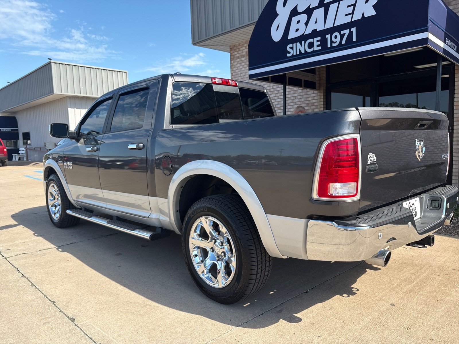 Used 2017 RAM 1500 Laramie w/ Convenience Group AWD/4WD image 12