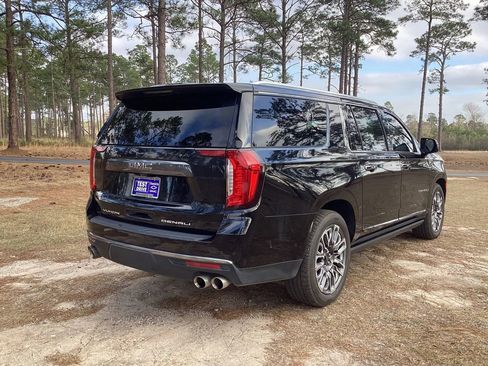 Used 2023 GMC Yukon XL Denali Ultimate AWD/4WD image 5