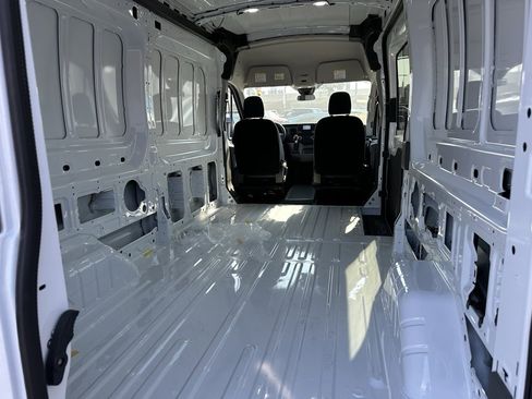 Used 2024 Ford Transit 250 148 Medium Roof image 17