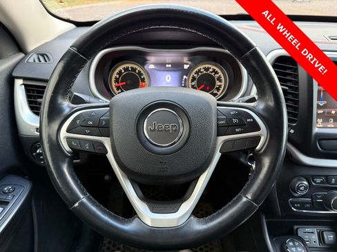 Used 2015 Jeep Cherokee Trailhawk image 9