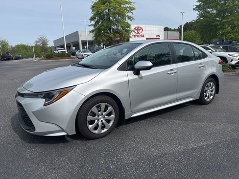 Used 2026 Toyota Corolla LE image 2