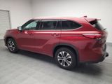Used 2020 Toyota Highlander XLE image 3