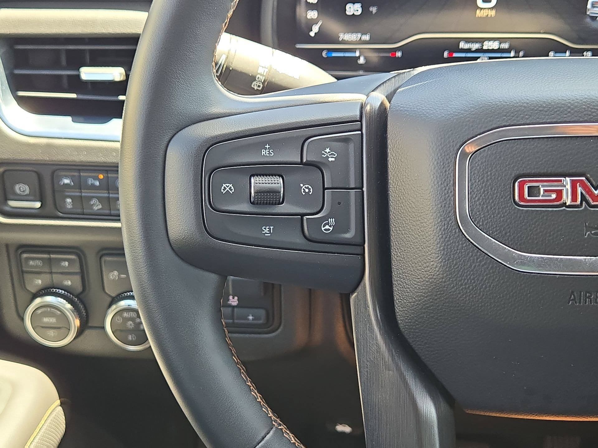 Used 2023 GMC Yukon AT4 AWD/4WD image 21