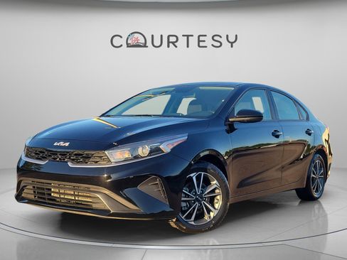 Used 2023 Kia Forte LXS image 1