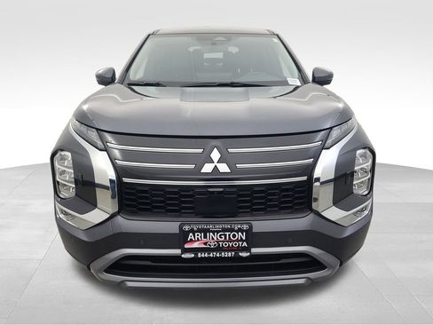 Used 2025 Mitsubishi Outlander SE image 9