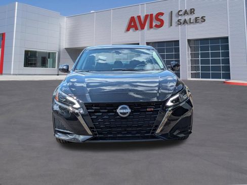 Used 2025 Nissan Altima 2.5 SR FWD image 2
