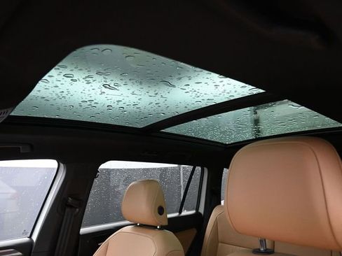 Used 2022 Volkswagen Tiguan SE R-Line image 28