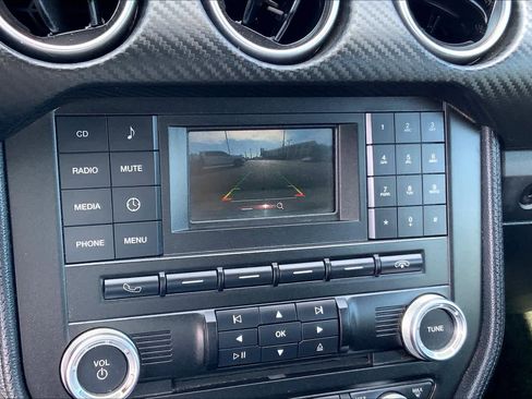 Used 2018 Ford Mustang Coupe image 19