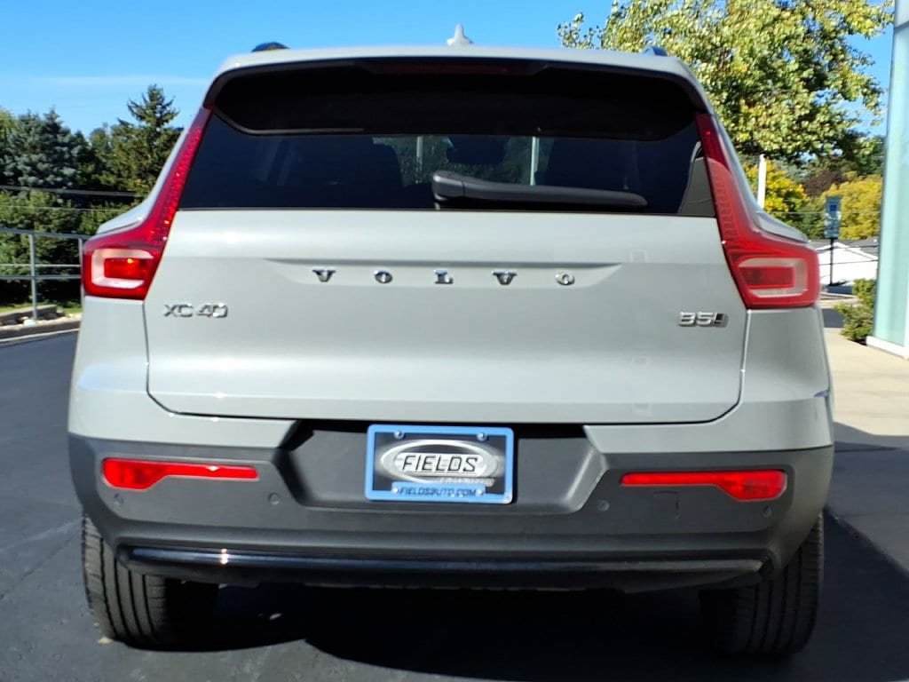 Certified 2024 Volvo XC40 B5 Plus w/ Protection Package Premier AWD/4WD image 4