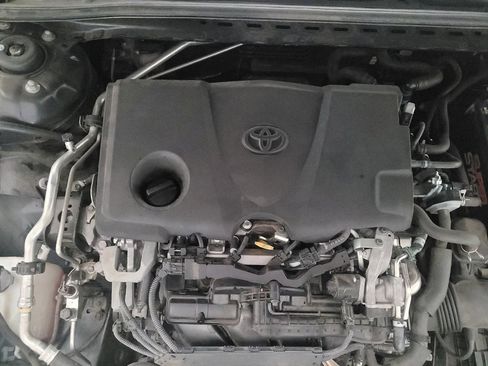 Used 2018 Toyota Camry LE image 30