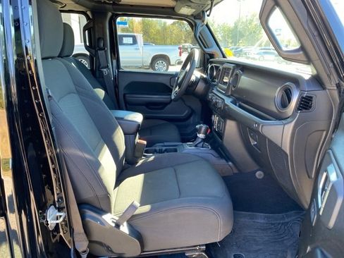 Used 2023 Jeep Gladiator Willys image 12