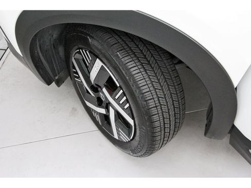 Used 2026 Nissan Kicks SV w/ SV Premium Package FWD image 7