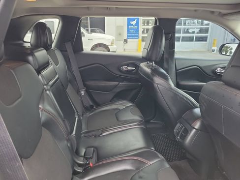 Used 2016 Jeep Cherokee Trailhawk w/ Comfort/Convenience Group AWD/4WD image 35