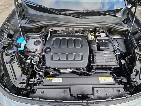 Certified 2025 Volkswagen Tiguan SE w/ Panoramic Sunroof Package image 27