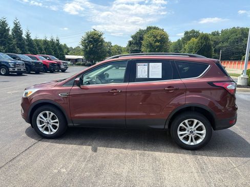 Used 2018 Ford Escape SE AWD/4WD image 2