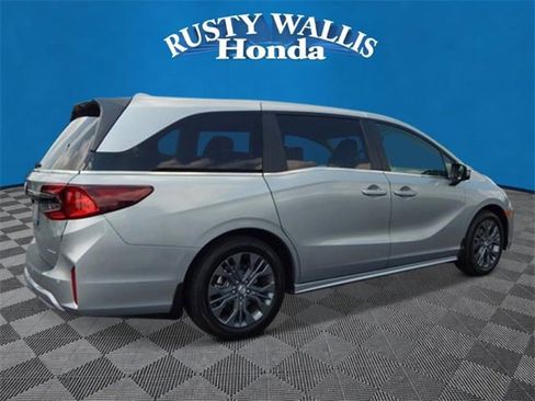 New 2026 Honda Odyssey Touring image 3