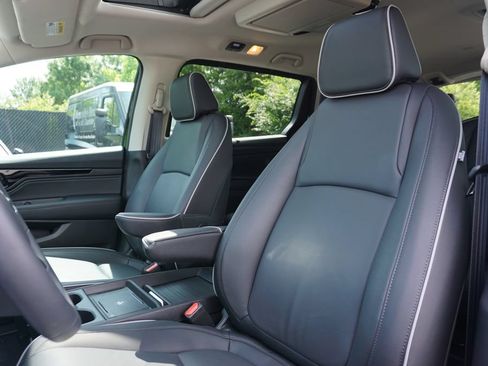 Used 2026 Honda Odyssey Touring image 11