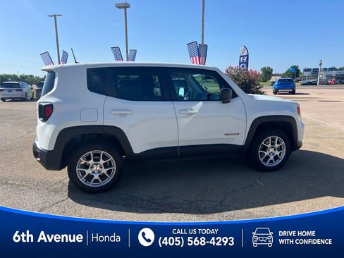 Used 2023 Jeep Renegade Latitude AWD/4WD image 4