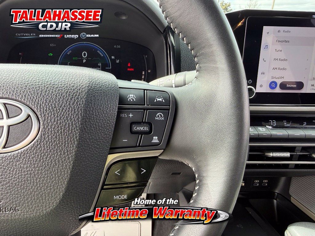Used 2025 Toyota Camry SE w/ Convenience Package FWD image 22