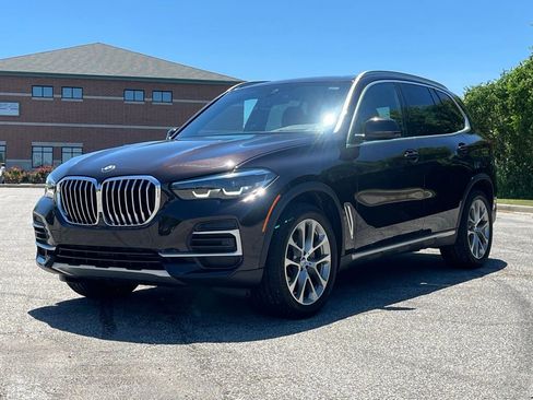Used 2022 BMW X5 xDrive40i w/ Premium Package AWD/4WD image 3