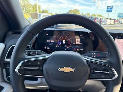 New 2025 Chevrolet Suburban Premier image 37