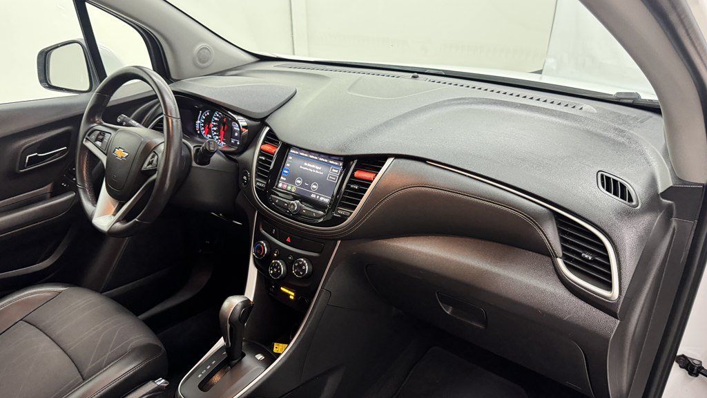Used 2020 Chevrolet Trax LT w/ LT Convenience Package FWD image 25
