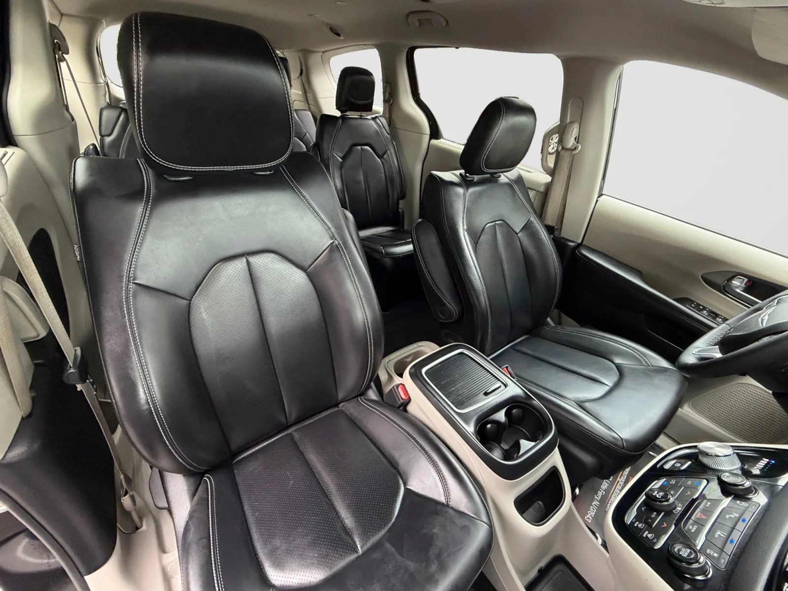 Used 2023 Chrysler Pacifica Touring-L FWD image 23