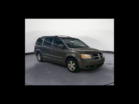 Used 2010 Dodge Grand Caravan SXT w/ Entertainment Group 2 FWD image 8