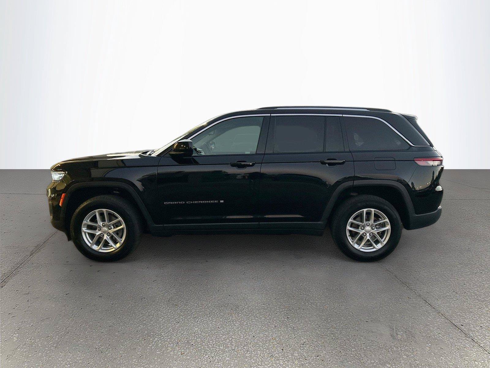 Used 2024 Jeep Grand Cherokee Laredo X w/ Trailer Tow Package AWD/4WD image 7