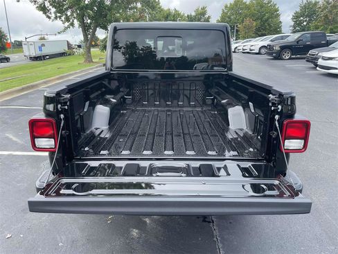 New 2025 Jeep Gladiator Sport image 29