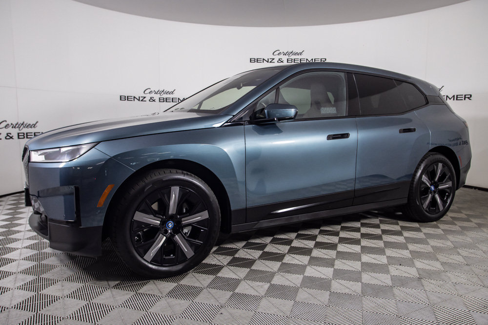 Used 2023 BMW iX xDrive50 AWD/4WD image 9