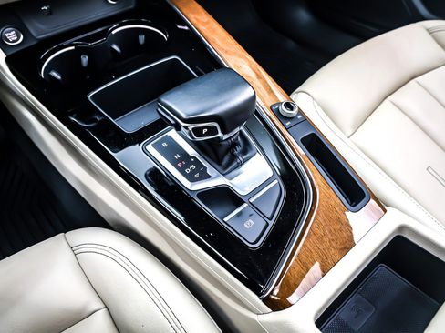 Used 2023 Audi A4 2.0T Premium w/ Convenience Package image 6