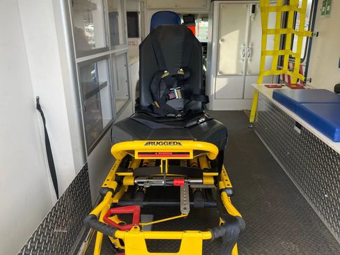 Used 2013 Chevrolet Express 3500 w/ Ambulance Package image 43