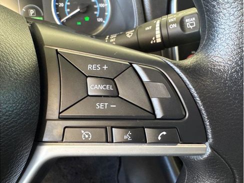 Used 2025 Nissan Leaf S image 17