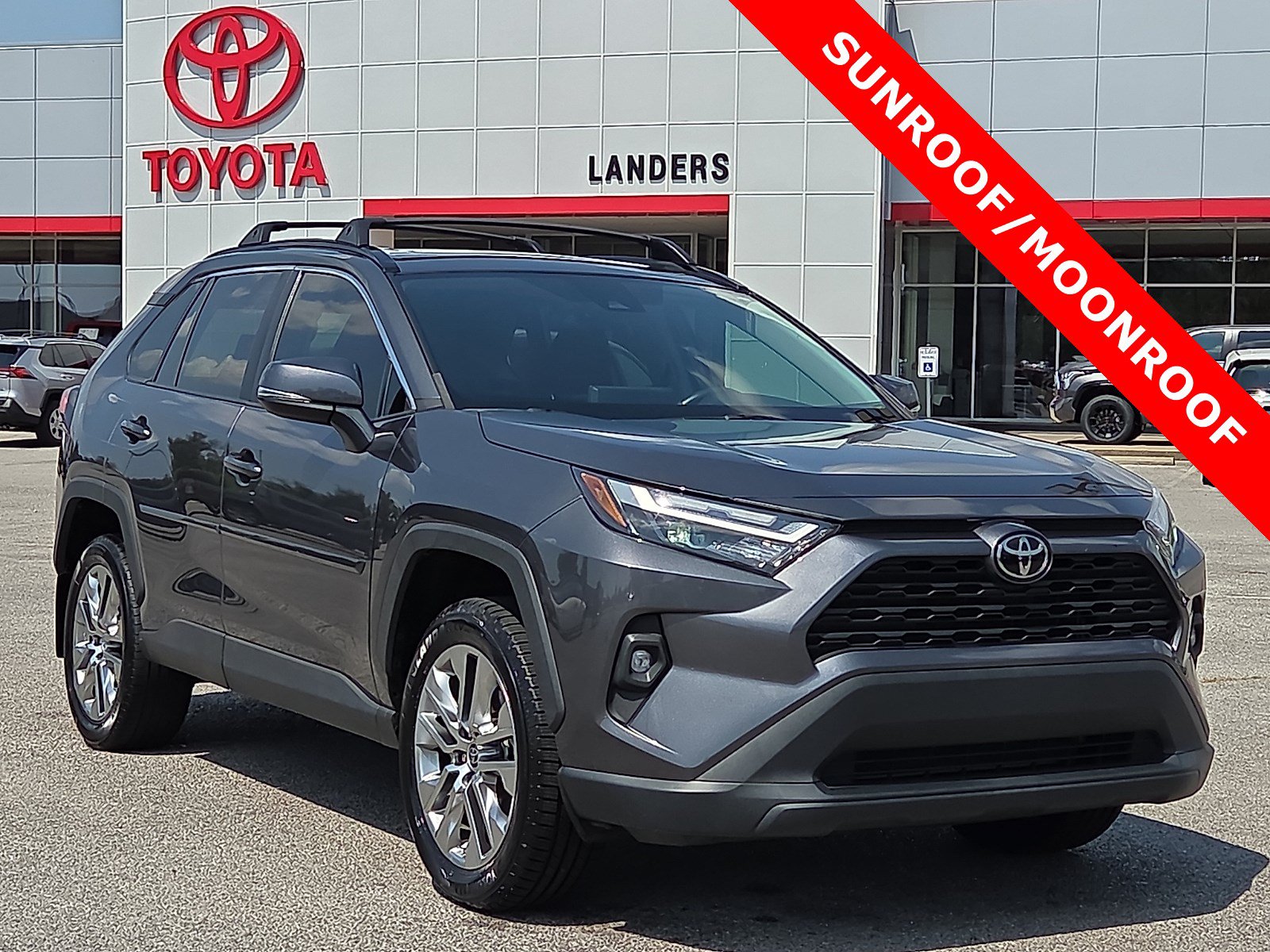 Used 2022 Toyota RAV4 XLE Premium FWD image 1