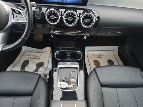 Used 2025 Mercedes-Benz CLA 250 image 11