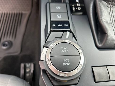 Certified 2025 Toyota Tacoma SR5 AWD/4WD image 30