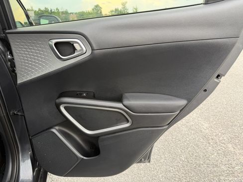 Used 2023 Kia Soul LX w/ Option Group 015 FWD image 30